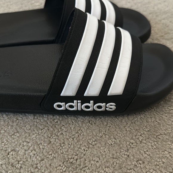 Adidas slides rarely used size 9 US men - Picture 3 of 4